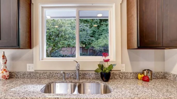 Ventanas más brillantes: Receta casera de limpiador para dejarlas relucientes