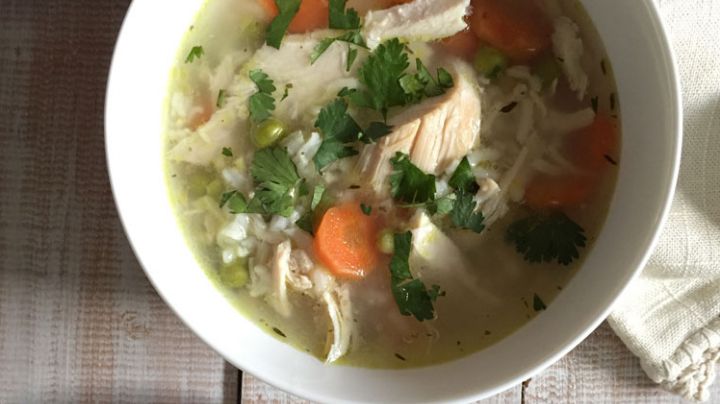 Un platillo caliente: Receta de sopa de pavo con arroz y verduras