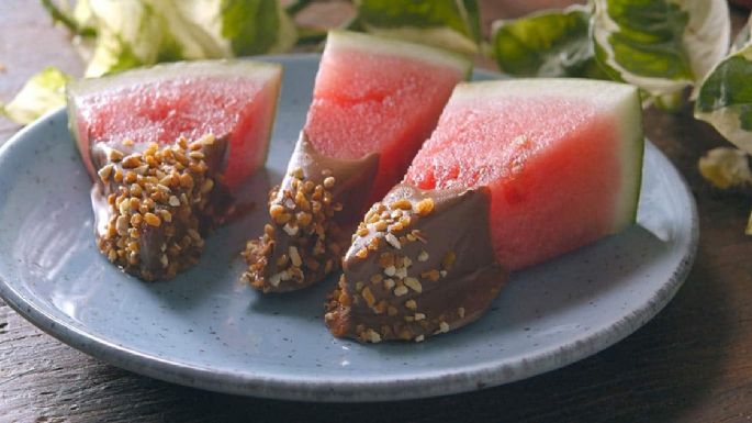 Refrescante y dulce: Prepara en pocos minutos un postre de sandía con chocolate