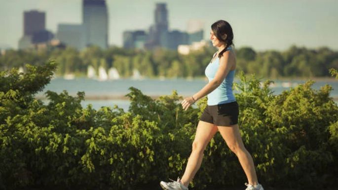 Conoce los beneficios de una caminata de 10 minutos después de comer