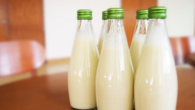 Inicia el desayuno con esta increíble leche de vainilla casera, la cuál es muy sencilla