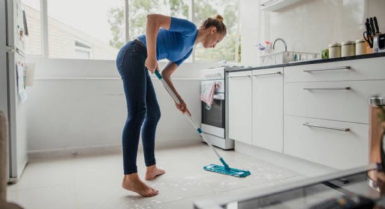 Limpiador de pisos anti cucarachas