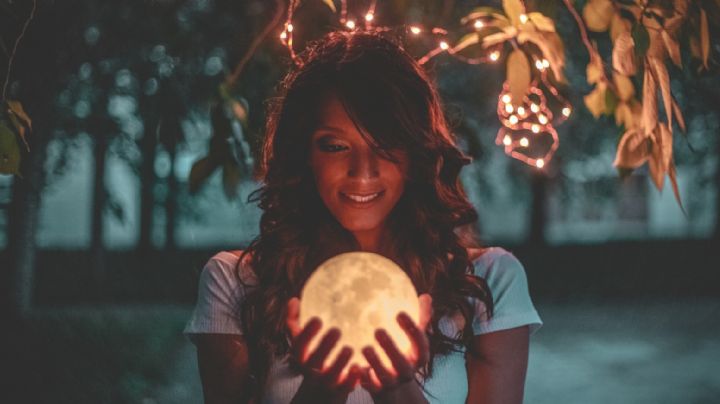 Luna Nueva en Acuario: Todo lo que debes esperar y hacer durante esta temporada