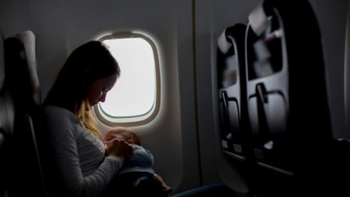 Viajar en avión con un bebé: ¿Qué es lo que debo de saber?