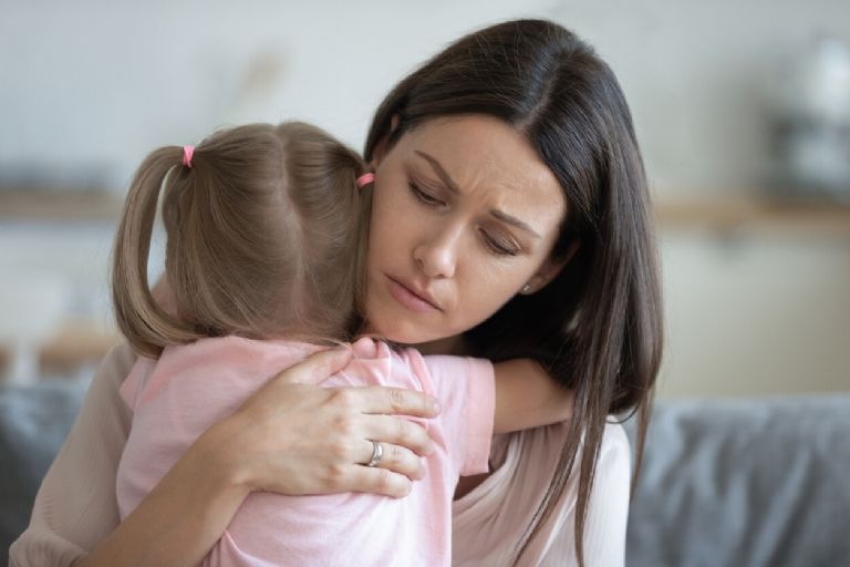 Abrazar a tus hijos es mejor que castigarlos