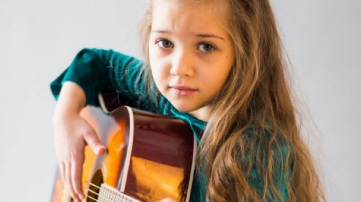 Esta es la importante razón por la que tus hijos deben aprender a tocar la guitarra desde pequeños
