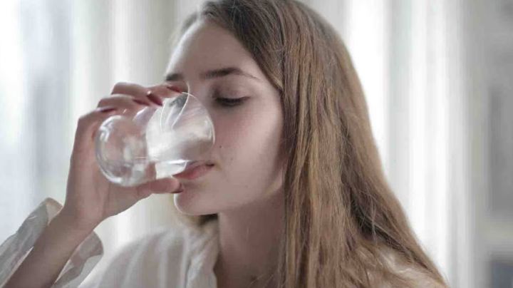 ¡Bebe agua antes de acostarte! Así es como tu organismo se daña si no te hidratas antes de dormir