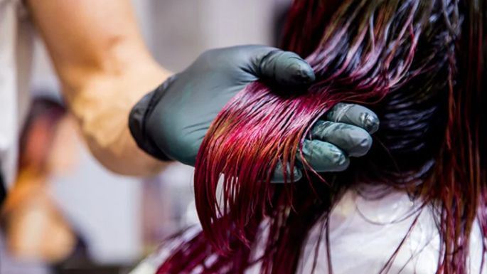 3 colores de cabello que te hacen mayor; evítalos si no quieres que resalten las arrugas del rostro