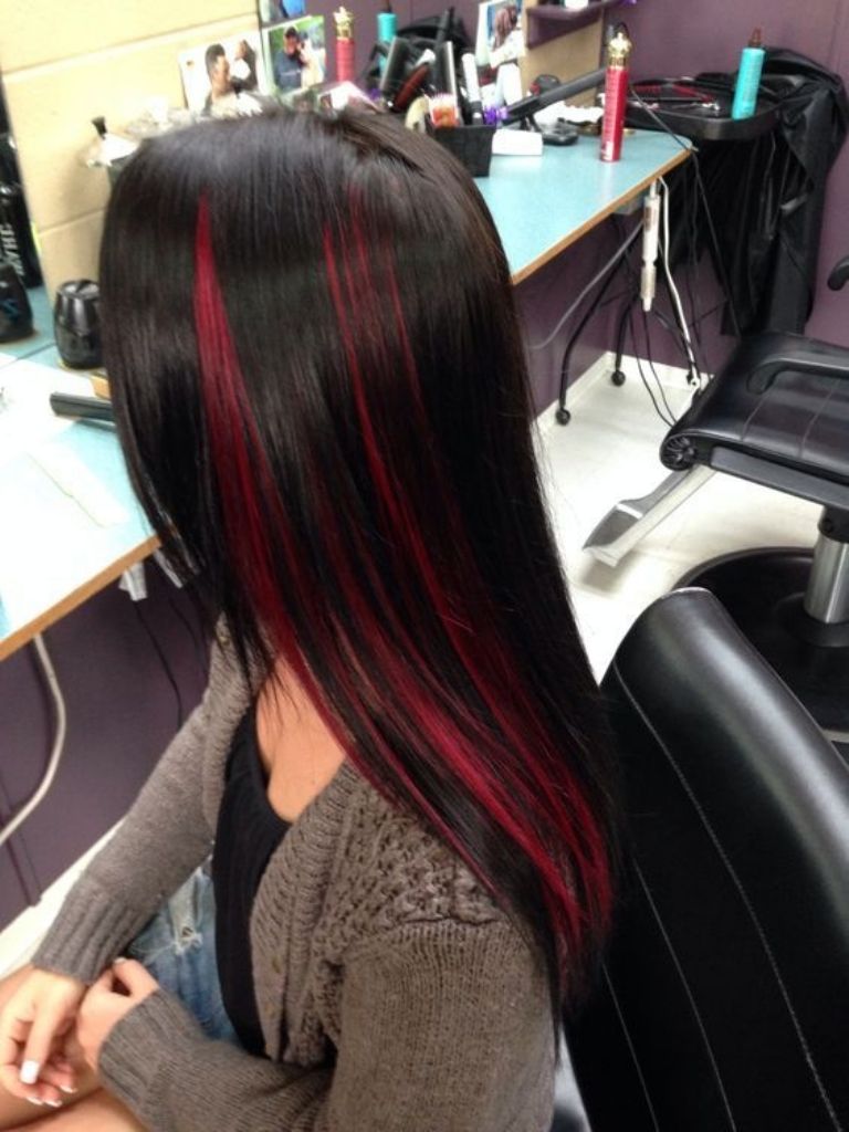 Mechas rojas 'peekaboo'