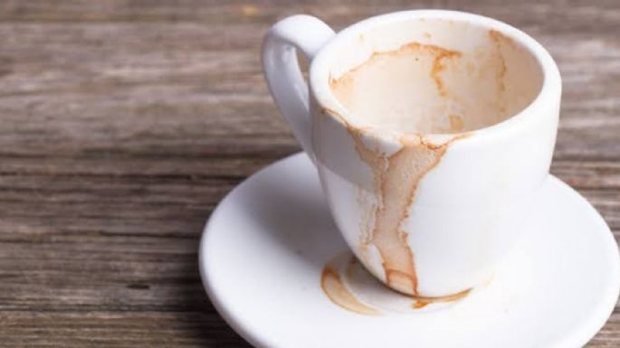Quita las manchas de café de tu taza preferida con ayuda de este sencillo truco casero