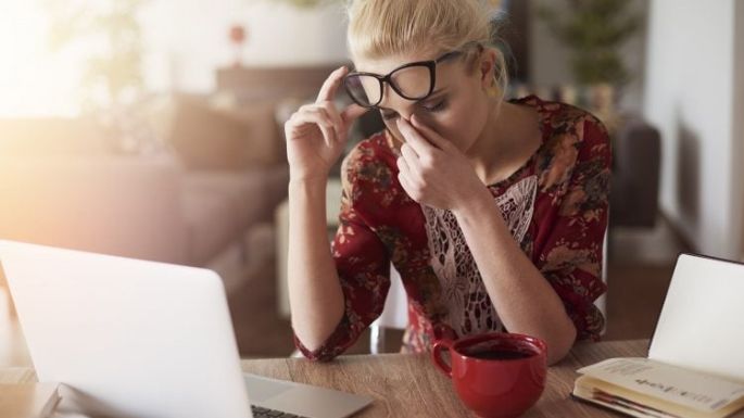 Así es como puede ayudarte el té a relajar tus ojos cansados