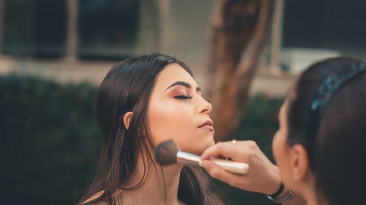 Aprende a maquillarte: Guia practica para saber qué iluminador usar, según tu tipo de piel