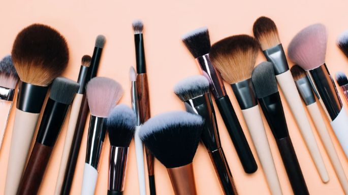 Brochas de maquillaje: ¿Cada cuánto tiempo es recomendable limpiarlas?