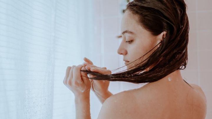 4 razones por las que las raíces de tu cabello están grasosas y las puntas no paran de secarse