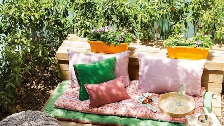 Organiza una terraza bohemia chic en casa; sigue estos consejos para conseguirlo rápidamente