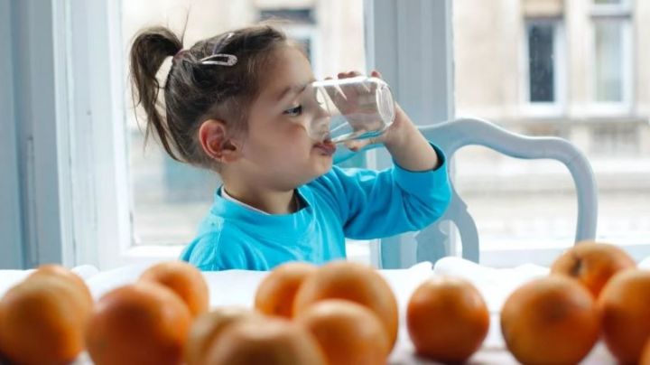 Estos son los signos preocupantes de deshidratación en los niños que necesitas saber