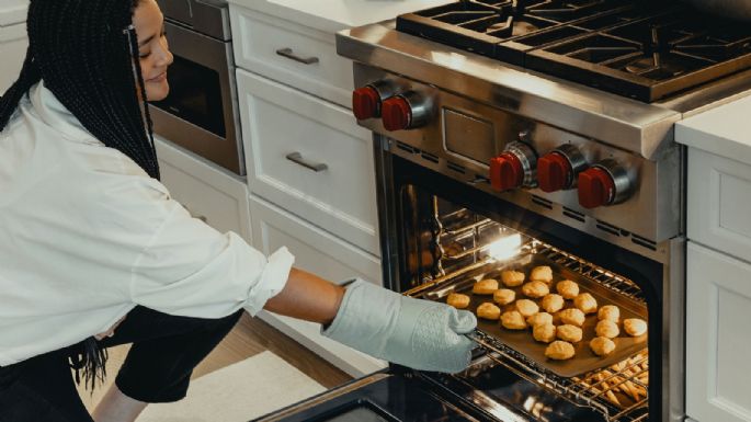 No pospongas más la limpieza del horno; déjalo como nuevo sin esfuerzo con este truco natural