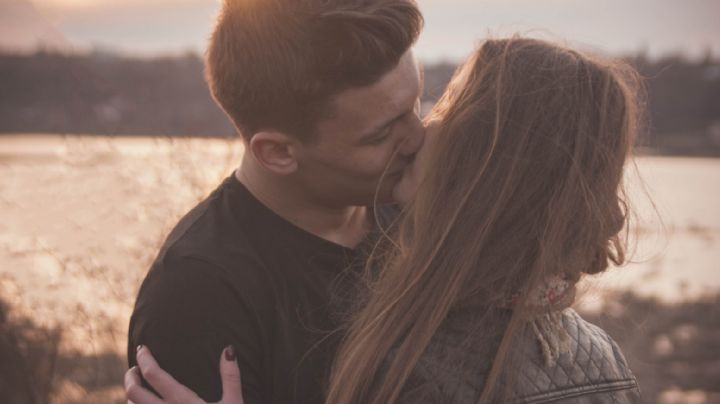 Guía práctica para saber cómo dar el beso más apasionado del mundo y enamorar a esa persona especial