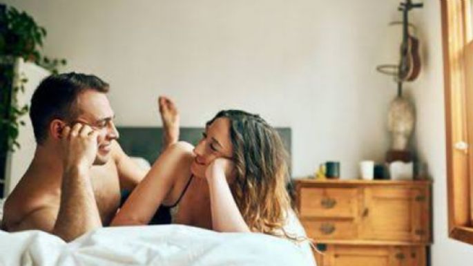 ¿No duermes bien por las noches? Tener intimidad con tu pareja sería la solución más placentera