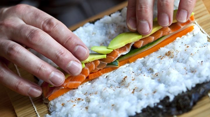 Impresiona a todas tus visitas con esta receta de sushi y varios consejos para principiantes