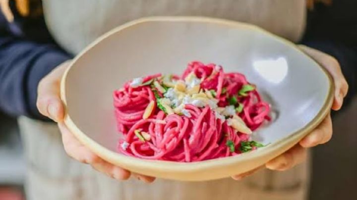 Dale color y sabor a tus comidas con ayuda de esta receta 'aesthetic' para hacer esta pasta rosa