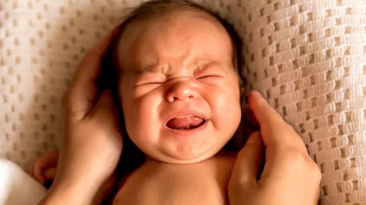 Conoce las 5 probables razones por las tu bebé llora después de cada comida y evita caer en pánico