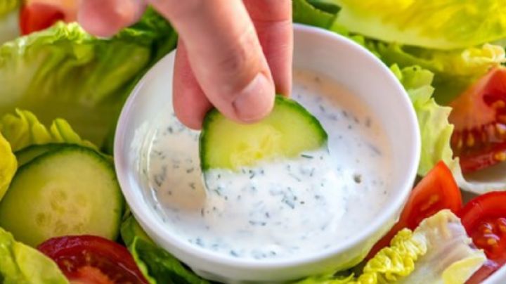 Dale sabor a tus dietas con este aderezo ranch light para que el sazón no falte en tus ensaladas
