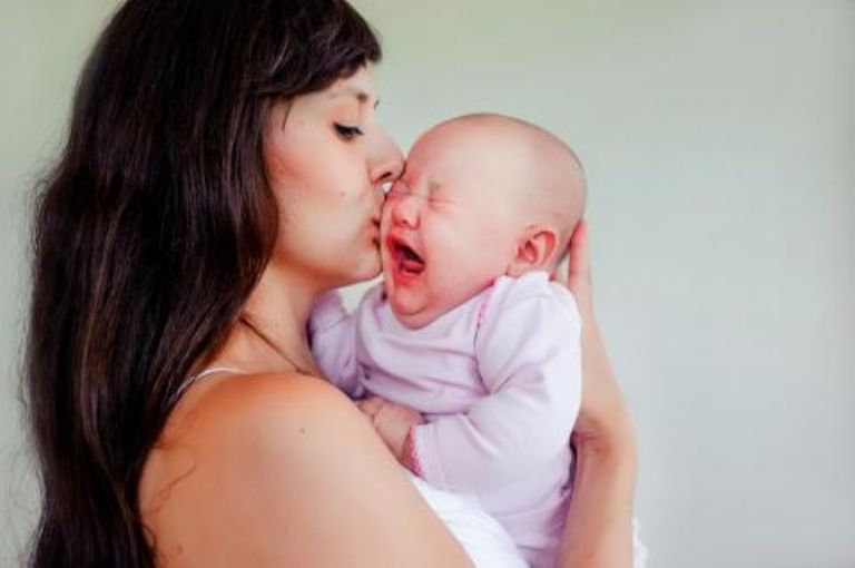 Por qué llora tu bebé después de comer 