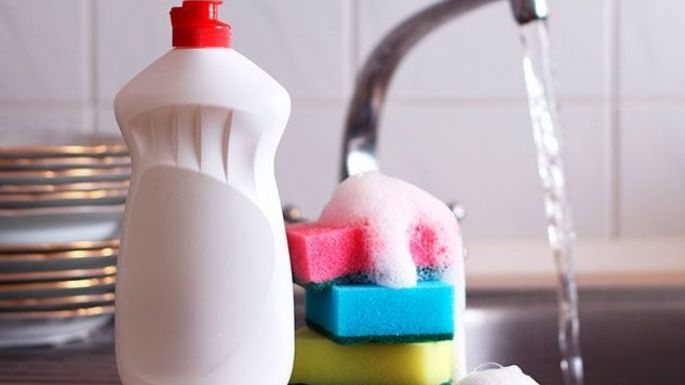 Detergente para lavar platos caseros; hazlo tú misma con productos que ya tienes en tu casa