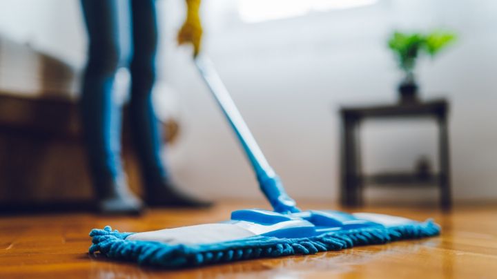 ¿Cómo hacer un limpiador de pisos natural? 2 recetas fáciles y efectivas que lo dejarán brillante