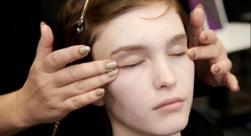 Cuidado de la piel: Entérate de por qué debes dejar de aplicar tus cosméticos con los dedos