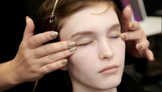 Cuidado de la piel: Entérate de por qué debes dejar de aplicar tus cosméticos con los dedos