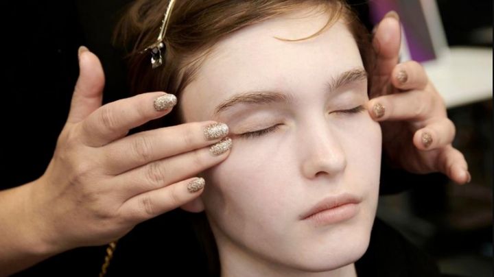 Cuidado de la piel: Entérate de por qué debes dejar de aplicar tus cosméticos con los dedos