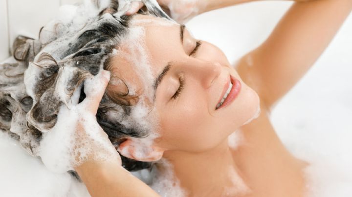 Respondemos: ¿Usar champú anticaspa para lavarse el rostro es la solución para eliminar el acné?