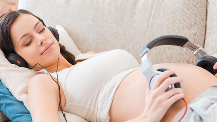 ¿Embarazada? Escuchar música sería una de las cosas más importantes para cuidar la salud de tu bebé