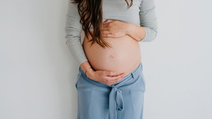 ¿Cómo evoluciona la barriga de una mujer embarazada durante la gestación?