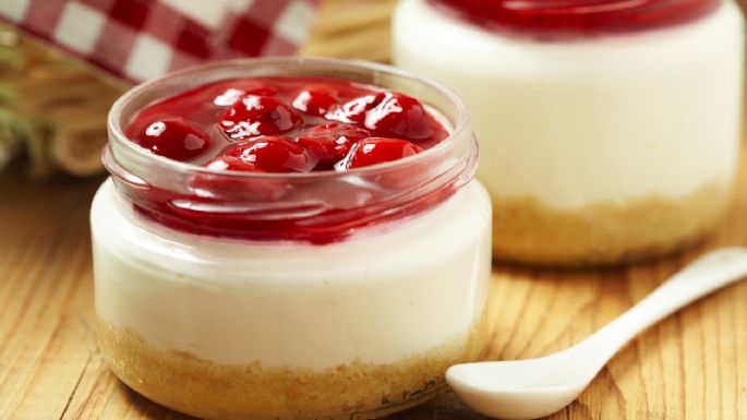 Cheesecake de frambuesa en vaso: El clásico popular con una diferencia para un postre rápido