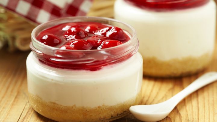 Cheesecake de frambuesa en vaso: El clásico popular con una diferencia para un postre rápido