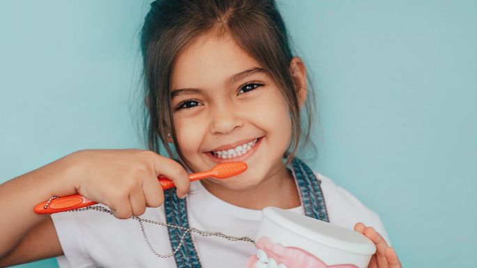 Pasta de dientes para bebés; conoce cuáles son las sustancias a evitar para no ponerlos en riesgo