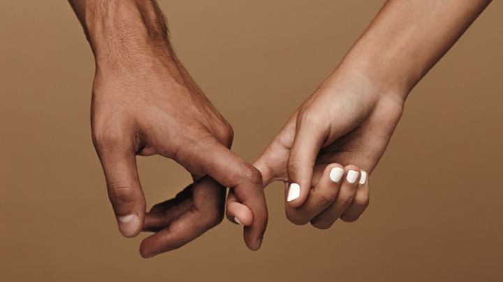 El lenguaje corporal de la pareja: Estos son los gestos que anuncian desconexión y posible ruptura