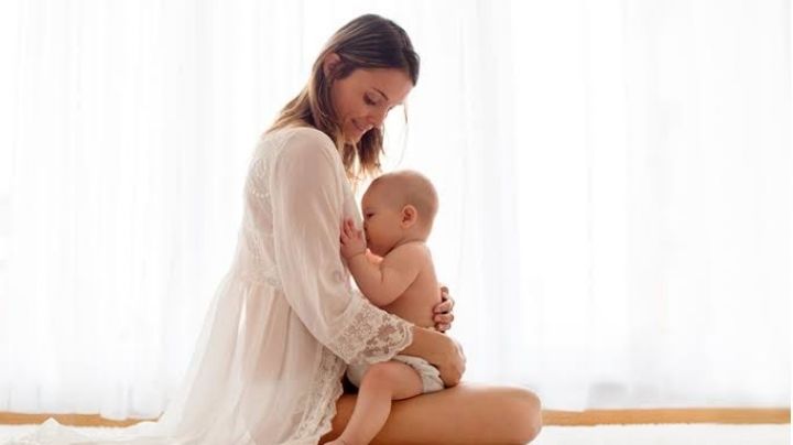 Sigue estos 8 consejos para aumentar la producción de leche mientras amamantas a tu bebé