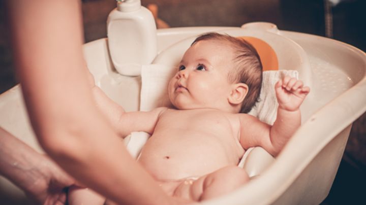 ¿Mamá primeriza? Guía para bañar a un recién nacido de manera segura y sin complicaciones