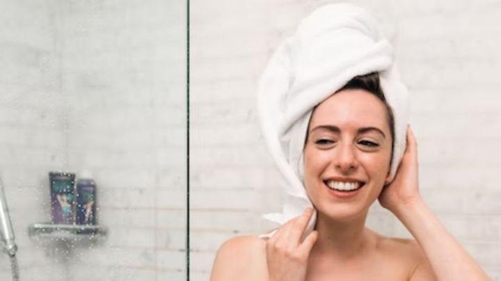 Salgamos de dudas: ¿Es mejor para tu cabello que lo laves en las noches o por las mañanas?