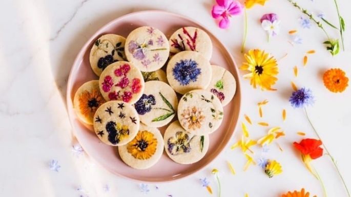 Flores comestibles: Descubre cuáles puedes incluir en tus bebidas, pasteles y platillos salados