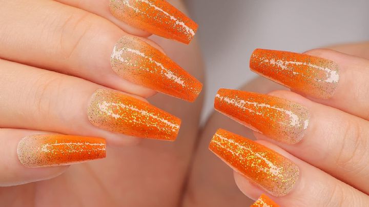 Tutorial para hacer las uñas de sirena en color naranja; son más fáciles de lo que puedes creer