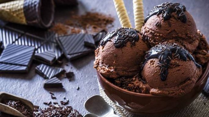 Receta de helado de chocolate casero; disfruta de este postre con tu familia cuando hace calor