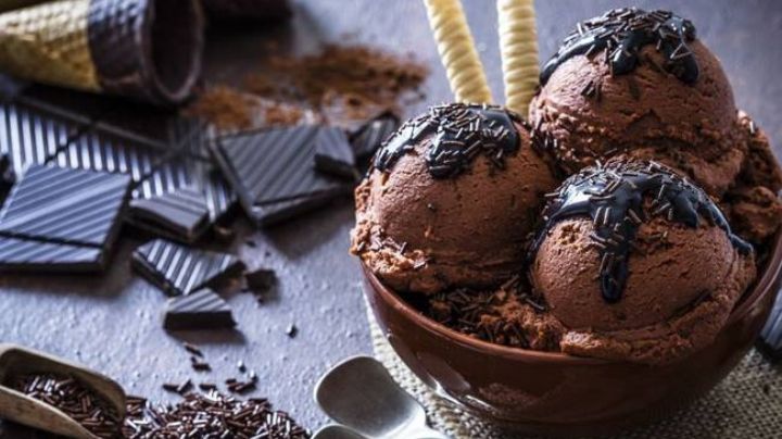 Receta de helado de chocolate casero; disfruta de este postre con tu familia cuando hace calor
