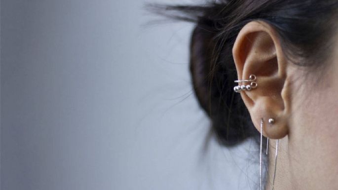 ¿El piercing de la oreja se infectó? Alivia el dolor y la inflamación con este remedio casero