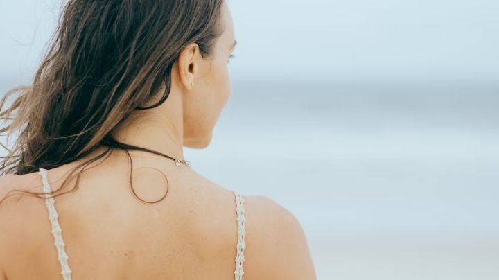 Aleja al acné de tu espalda y resto del cuerpo de una vez por todas; sigue estas medidas preventivas