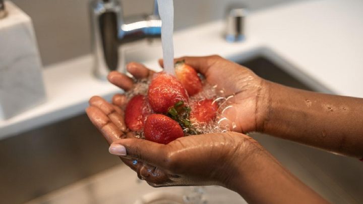 ¿Cómo limpiar las fresas? 4 métodos caseros para eliminar cualquier bacteria e insecto pequeño